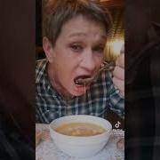 Пожылая Женщина Подавилась