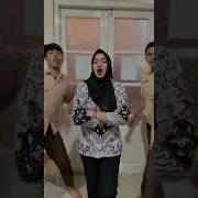 Hijab Guru Viral