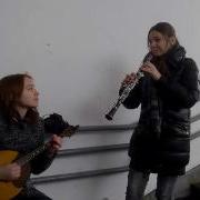 Девушки Классно Играет На Трубе И Гитаре