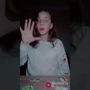 Она Так Красива Это Яблоко Червиво