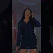 Она Выгледит Как Супер Мега Звезда