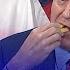 Covid 19 Le Maire De New York Offre Des Frites Aux Personnes Vaccinées