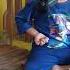 Dik Cahaya Menikmati Makan Ayam Kremesnya
