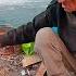 VISITAMOS AL HOMBRE QUE VIVE SOLO FRENTE AL MAR TÍO ADRIÁN
