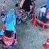 HATI HATI Pengguna Motor Niat Turunkan Anak Dari Motor Malah Tak Sengaja Pencet Gas Motor