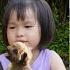 Tears Fell From Huyen And Maya S Eyes Because Of The Poor Girl S Situation Like Theirs Lifesingle