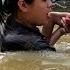 Single Mother Homeless 3 Months Pregnant Bravely Saves A Child In Flood Water