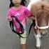 Woody Pake Menyediakan Kuda Poni